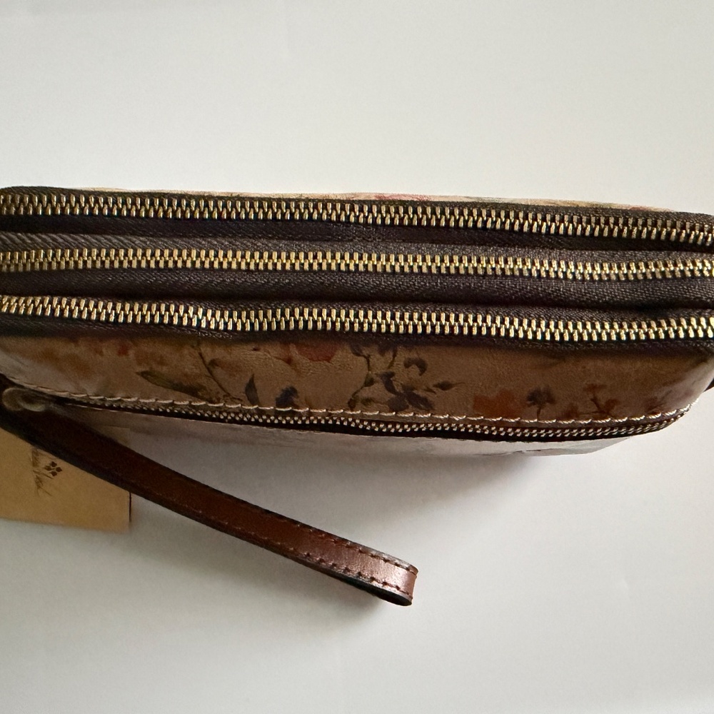 Patricia Nash Prairie Rose Viani Wristlet - Picture 2 of 6